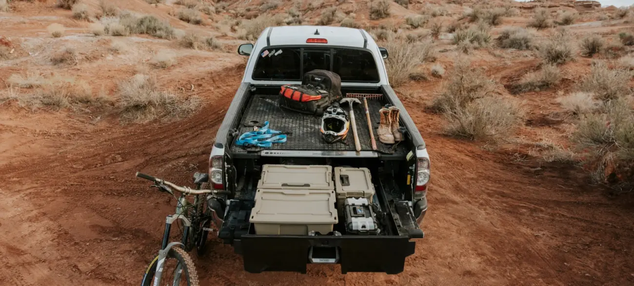 YF7 - Ford Ranger Raptor 2023+ 5′ DECKED DRAWER SYSTEM V2 1 ds pdp vy virtual 1620x730 1