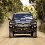 LC300 PREMIUM BULL BAR