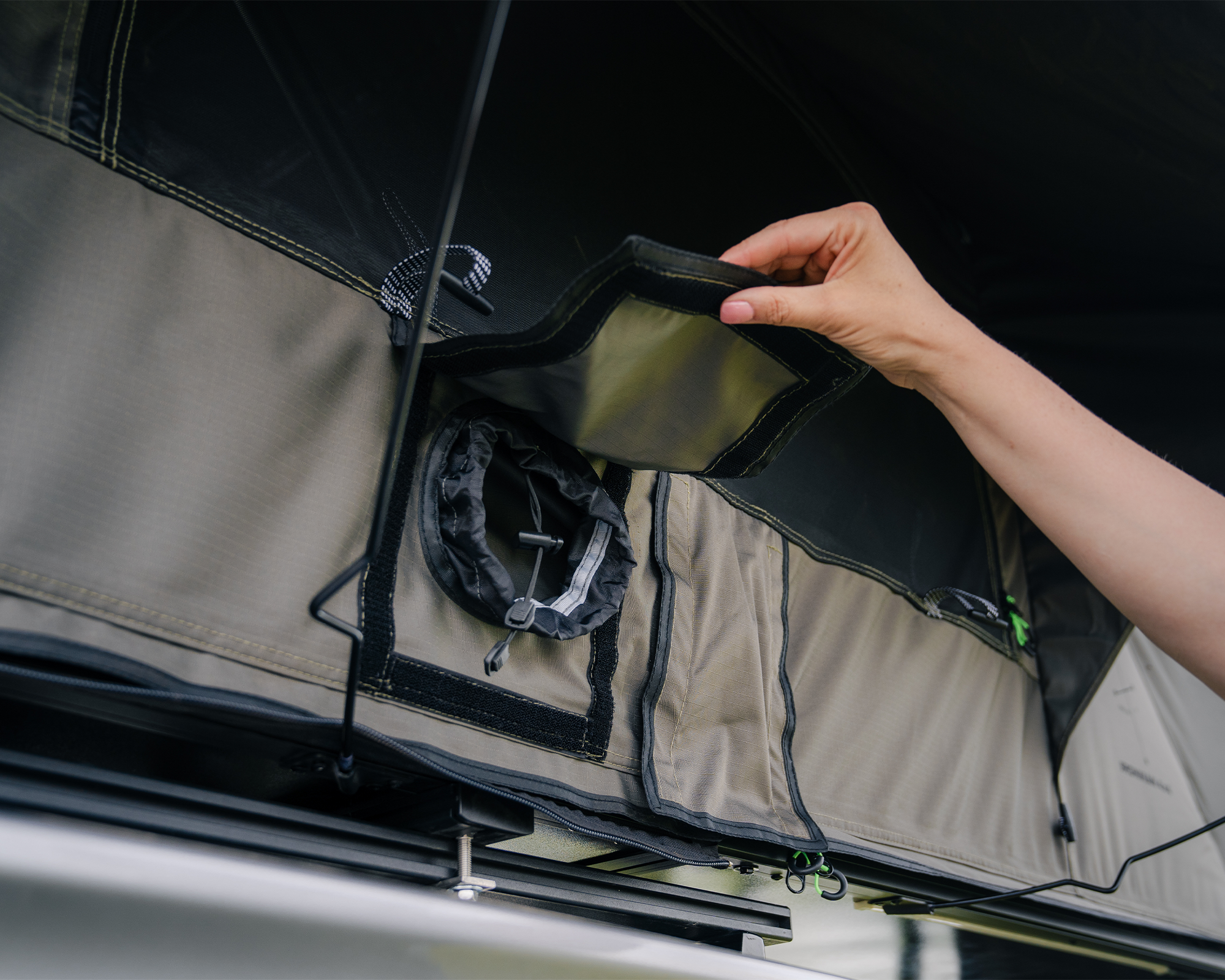 IRTT0067 - CROSS 1200 ROOFTOP TENT - Image 3