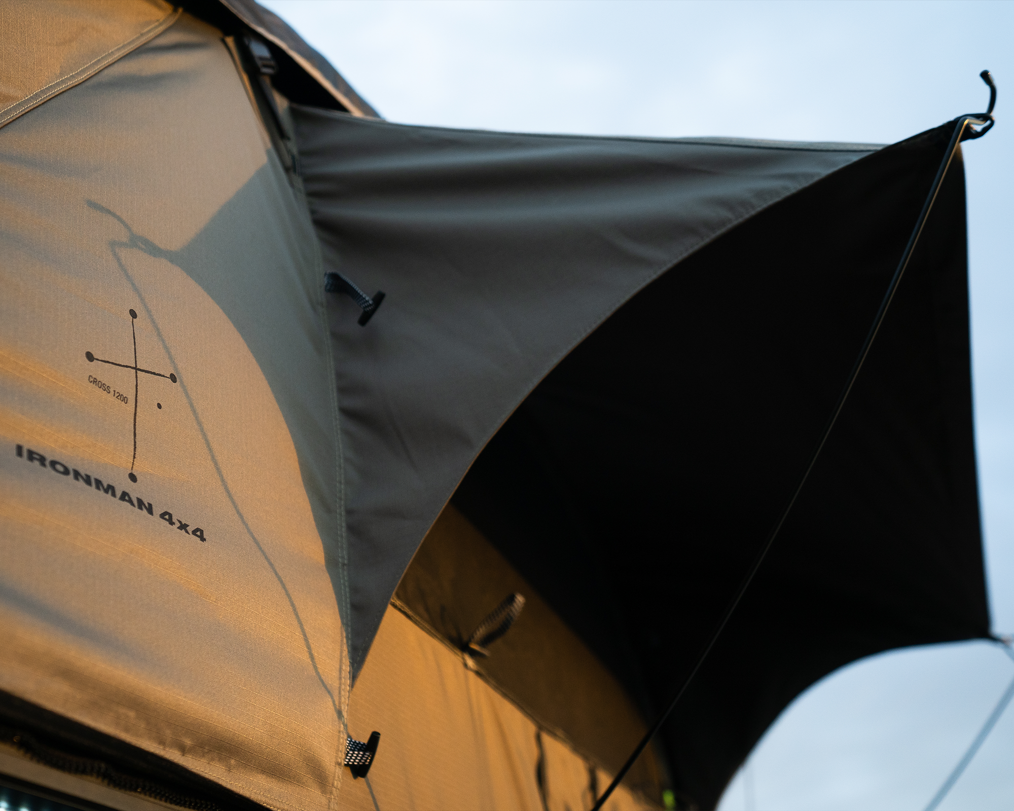 IRTT0067 - CROSS 1200 ROOFTOP TENT - Image 2