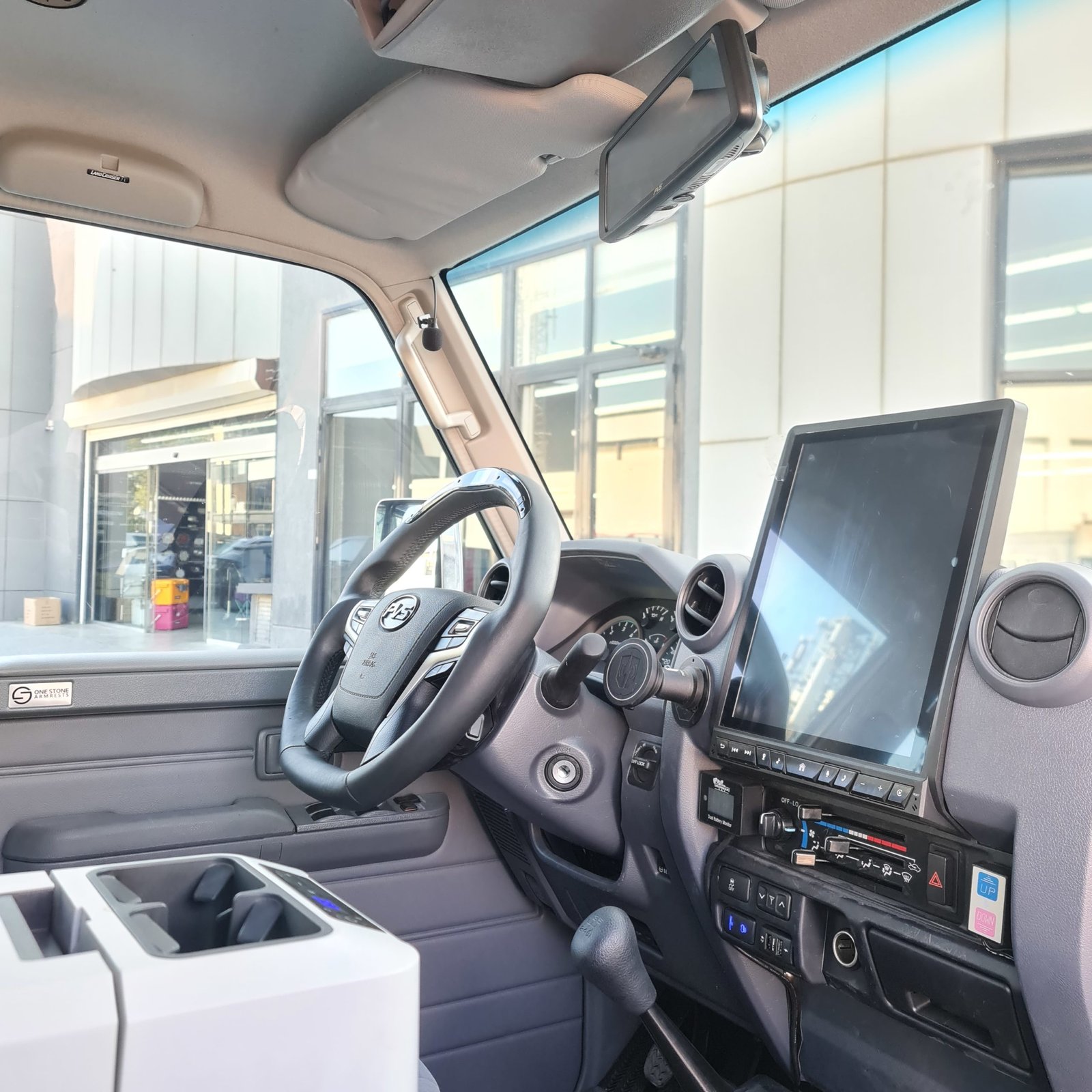 12INCHLC70HEADUNIT7 - LC70/LC71/LC76/LC78/LC79 12.1 inch MK2 Multimedia Headunit - Image 1