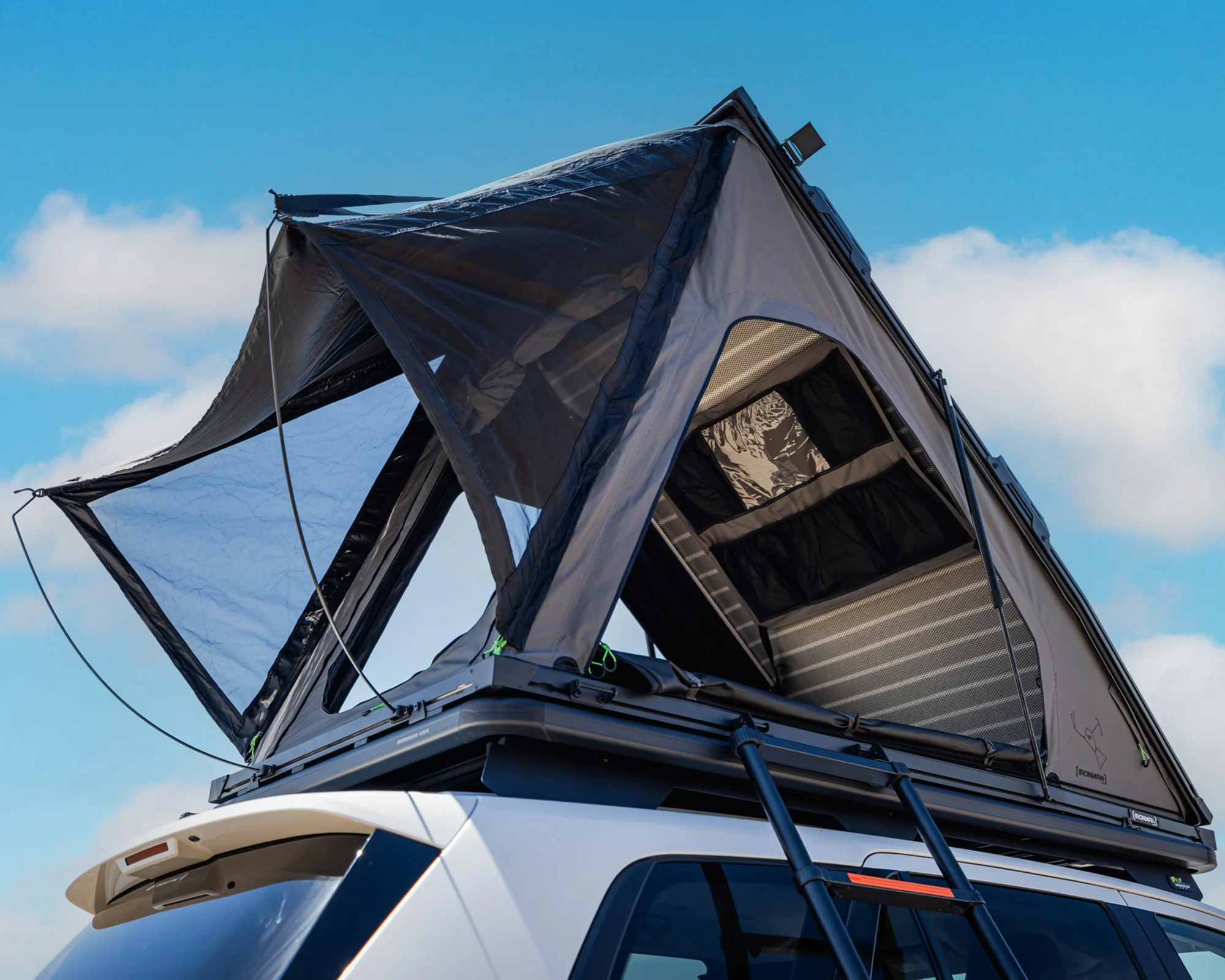 Orion_1200_Lightweight_Rooftop_Tent Orion 1200 - Lightweight Hardshell Rooftop Tent - Image 1