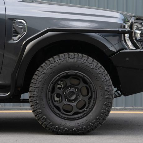 FORD EVEREST 2022+ SIDE STEPS AND RAILS
