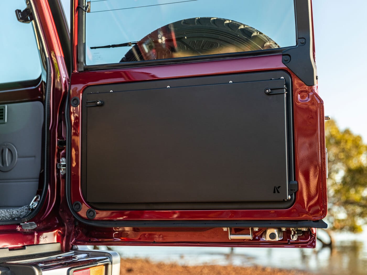 LC76 Rear Door Drop Down Table & Door Cards
