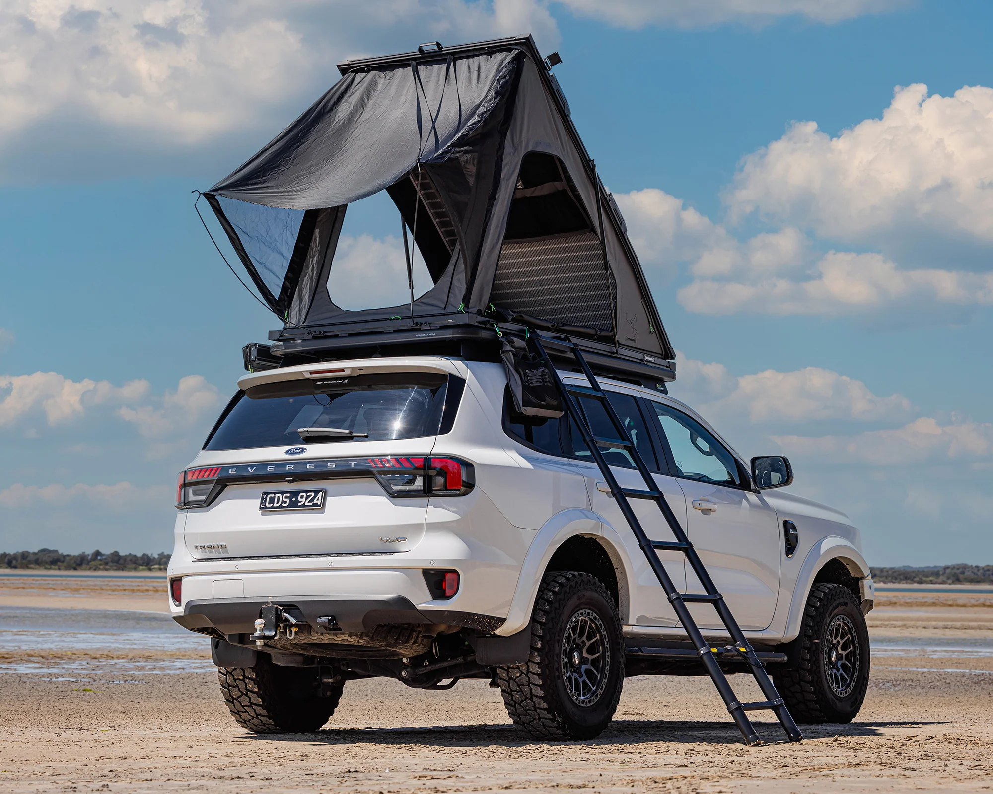 Orion 1200 – Lightweight Hardshell Rooftop Tent