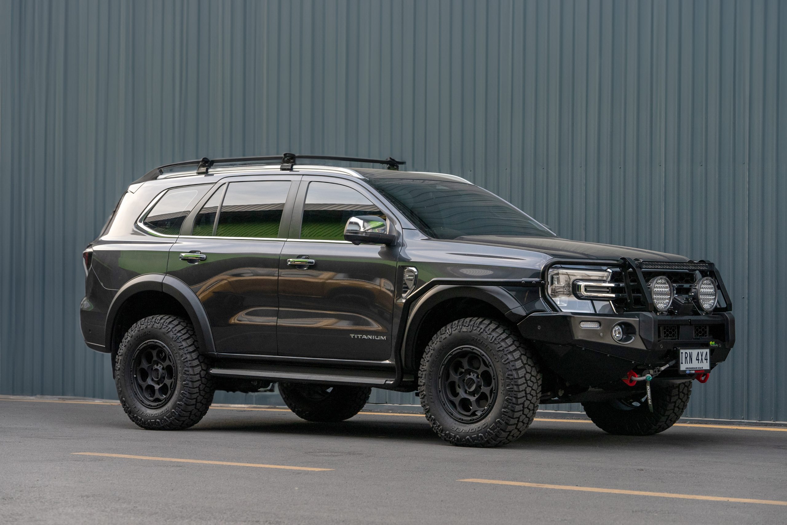FORD EVEREST 2022+ SIDE STEPS AND RAILS