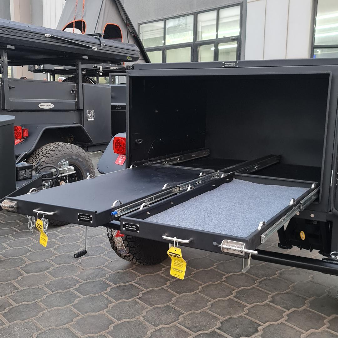 SCOUT TRAILER includes roofrack, awning and shower box
