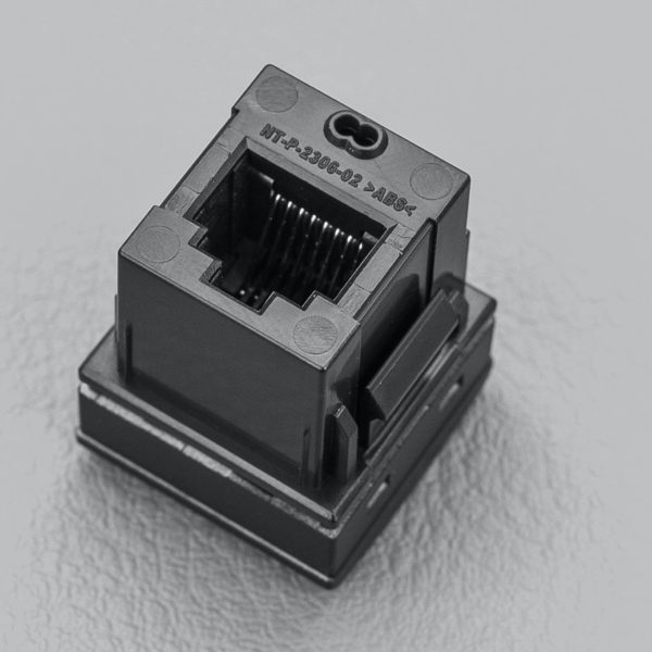 SQUARE TYPE RJ45 UHF SWITCH INSERT